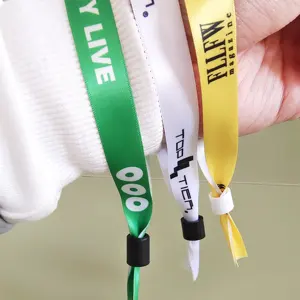 OEM Miễn Phí Mẫu Chất Lượng Cao Tùy Chỉnh Logo Lễ Hội Sự Kiện Ribbon Satin Dệt Bracelet Vải Wristband