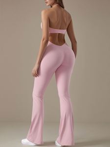 Traje de yoga de una pieza con cuello en V y encaje de Lulu Custom Hit, mono deportivo ajustado de secado rápido con espalda elegante y pantalones acampanados - Product Image 4