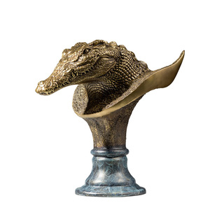 Adorno de Cabeza de Cocodrilo en Cobre y Oro, Escultura Artística Hecha a Mano, Decoración de Oficina - Product Image 1