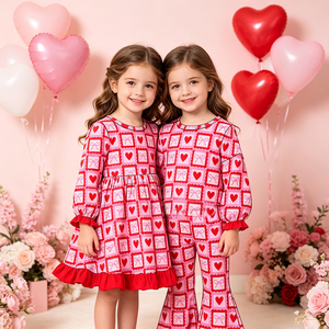Vestido Romper a Cuadros con Corazones Personalizado para Niñas, Día de San Valentín, Venta al por Mayor, para Hermanas, de Algodón Orgánico y Spandex, Manga Larga - Product Image 1