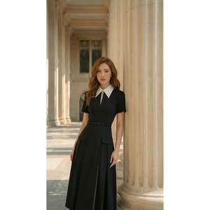 Robe midi noire élégante pour femme, prête à être expédiée, col contrastant blanc, manches courtes, jupe plissée, idéale pour le travail, best-seller - Product Image 1
