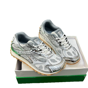 Sneakers de créateur de qualité supérieure pour femmes et hommes, style décontracté, en métal, cuir, maille et tissu nylon, à talon plat, fabriquées aux États-Unis - Product Image 4