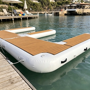 Plateforme flottante gonflable en forme de M pour jet ski, plateforme flottante robuste pour le stationnement de bateaux à moteur et de yachts sur le lac avec pompe à air - Product Image 1