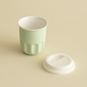 แก้ว<span class=keywords><strong>กาแฟ</strong></span>แบบพกพาขนาด 350 มล. แบบกำหนดเองได้ แก้วเซรามิกทำมือพร้อมฝาปิดซิลิโคนสีพื้น ดีไซน์สวยงาม - Product Image 3