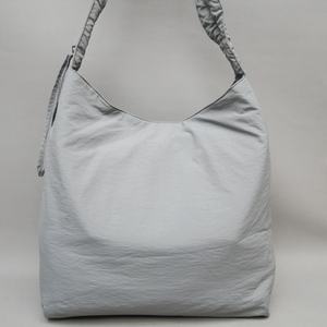 Servicio de Desarrollo de Diseño de Bolsos de Hombro de Nailon con Correa Fruncida, Fabricación de Bolsos Personalizados ODM OEM para Marcas de Moda - Product Image 3