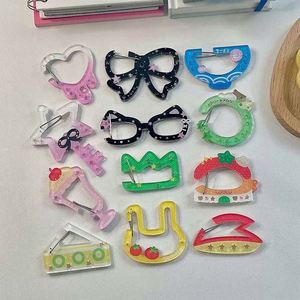 จี้อะคริลิครูปภูเขาพร้อมสายคล้องแบบคาราไบเนอร์สำหรับกระเป๋าเรียน ของที่ระลึก ของชำร่วย  ตกแต่งด้วยลายดาวสวยงาม - Product Image 1