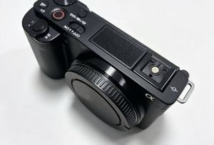 Cámara sin Espejo Sony ZV-E10 Mark I para Vlog, Solo Cuerpo, 24.2MP APS-C, Lista para Enviar - Product Image 3