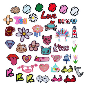 Parches Termoadhesivos Bordados con Diseño de Corazón, Flor, Animal, Rayo, para Decorar Ropa, Lindos para Chicas - Product Image 1