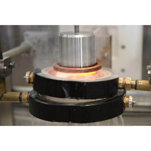 Equipo de inducción de rendimiento controlado para líneas de producción que ofrece resultados uniformes y una larga capacidad de funcionamiento continuo. - Product Image 1