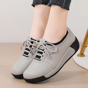 Chaussures de course compensées à lacets pour femmes grandes tailles, style mocassins antidérapants à semelle épaisse, pour l'automne - Product Image 1