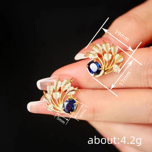 E4723 Orecchini a perno dorati con zaffiro e diamante, design a forma di pianta, per donna, gioielli da festa, stile classico - Product Image 6