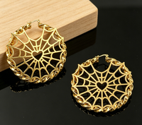 Boucles d'oreilles créoles personnalisées en forme de cœur toile d'araignée, en acier inoxydable plaqué or, bijoux de mode pour femmes, boucles d'oreilles torsadées en forme de cœur, vente en gros
