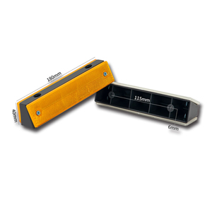 Delineadores y Reflectores Rectangulares para Exteriores: Accesorios para Sistemas de Seguridad Vial, Utilizados en Barandas de Protección Vial - Product Image 1