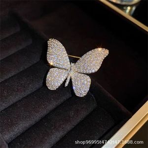 Broches et épingles <span class=keywords><strong>de</strong></span> poitrine en forme <span class=keywords><strong>de</strong></span> <span class=keywords><strong>feuille</strong></span> d'érable - Product Image 4