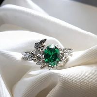 Bague de mariage pour femme en laiton plaqué or rose avec zircone émeraude à taille géométrique, design floral élégant et tendance