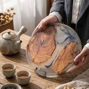 Bandejas de Madera con Incrustaciones de Resina Únicas que Ofrecen una Solución Funcional y Atractiva para Servir Bebidas, Aperitivos y Postres - Product Image 4