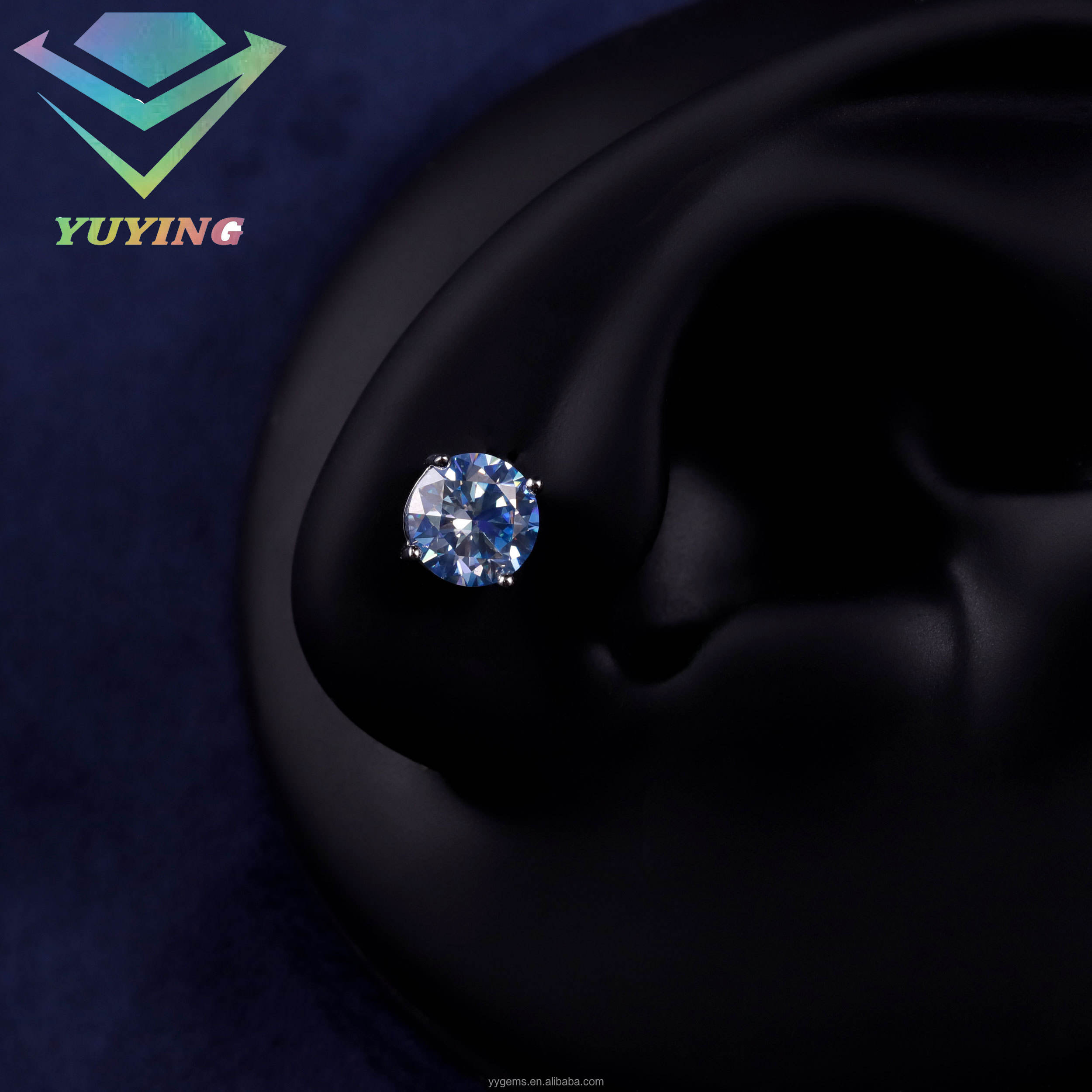 ต่างหูเพชรสีฟ้าอ่อน