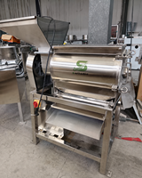 Commerciële fruitpulper-afwerkmachines voor de bereiding van tomaten-, bessen-, saus- en jampuree in industriële voedingsfabrieken