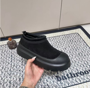 Botas de nieve de lana con suela gruesa de diseñador para hombre y mujer, estilo nuevo 2026, zapatos de algodón forrados de piel todo en uno, estilo perezoso. - Product Image 4