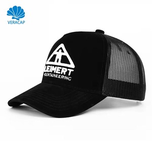 Casquette de baseball Veracap HTS0001 personnalisée avec logo brodé, 5 panneaux, en daim bicolore, visière en daim noir uni, fermeture Snapback à cadre en K - Product Image 1