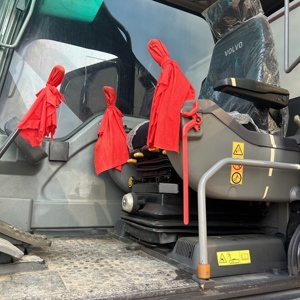 รถขุดตีนตะขาบ Volvo EC290 ขนาด 29 ตัน เครื่องยนต์ D13 บุ้งกี๋ 1.35 ลูกบาศก์เมตร รถขุดไฮดรอลิกขนาดกลาง FOB เซี่ยงไฮ้ - Product Image 5