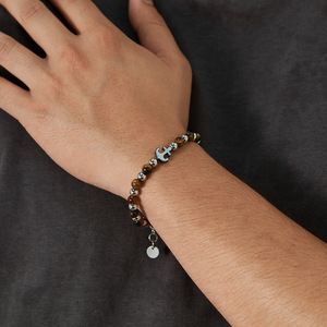Pulsera de Acero Inoxidable con Cuentas de Piedra Ojo de Tigre y Ancla de Barco, Diseño Moderno en Negro, Joyería para Hombre - Product Image 3