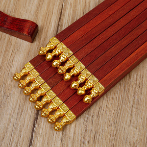 Set de Regalo de Año Nuevo Chino con Diseño de Serpiente: 5 Pares de Palillos de Madera de Sándalo Rojo (para Uso Doméstico, con - Product Image 3