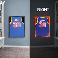 Cadre photo de chemise de football avec lumière LED colorée pour la décoration intérieure Cadre d'affichage de maillot en bois avec LED disponible multicolore