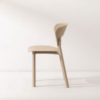 Nouvelle Arrivée En Gros Usine Prix Trou Siège Moderne Noir Polypropylène PP Résine Patio Salle À Manger En Plein Air En Plastique Restaurant Chaise