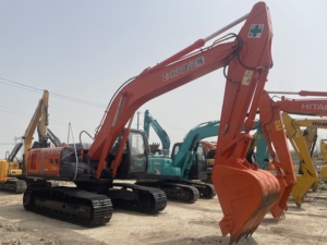 เครื่องยนต์ทรงพลัง ประสิทธิภาพเชื่อถือได้ ระบบไฮดรอลิกทำงานราบรื่น รถขุดมือสอง Hitachi ZX240-3G ZX240-3 ZX240-5G สำหรับงานหนัก - Product Image 4