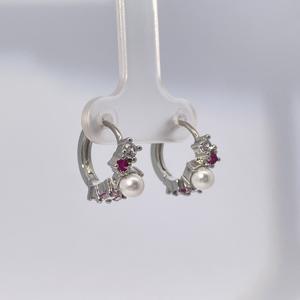 Pendientes de Aro Redondos Clásicos Tianyu Gems para Mujer, Hechos de Latón Chapado en Oro con Circonitas Cúbicas Blancas y Rojas. - Product Image 1