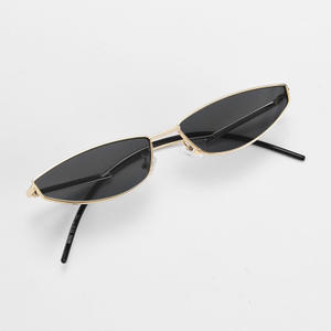 Gafas de Sol de Moda 2021, Lentes con Diseño Oceánico, Montura Metálica Irregular Pequeña, Protección UV400, Estilo Ojo de Gato Rojo - Product Image 4