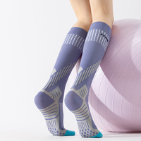 Bas de compression OEM personnalisés pour femmes et jeunes, faible MOQ, soutien gradué, hauteur genou, respirants, pour le sport