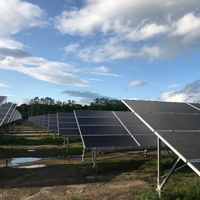 Support solaire économique pour montage au sol, fabriqué en acier C standard avec couche de revêtement antirouille en zinc, aluminium et magnésium.