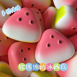 ของเล่นบีบคลายเครียดน่ารัก สีชมพูแดง รูปแตงโม เนื้อนุ่ม บีบแล้วคืนตัวช้า - Product Image 3