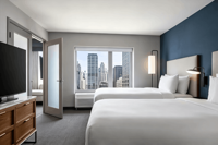 Meubles d'hôtel haut de gamme Courtyard by Marriott pour projets hôteliers : Chaise, Meuble de rangement, Bureau