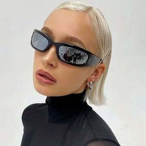 Gafas de Sol de Moda con Logotipo Personalizado, Lentes de Espejo Plateadas, Estilo Punk Y2K, Protección UV400, Gafas Deportivas para Hombre y Mujer - Product Image 3