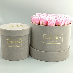 Scatole Rotonde per Packaging Floreale con Logo Personalizzato, Laminazione Lucida, Stampa UV e Lamina Dorata - Product Image 5