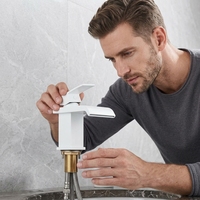 Robinet de baignoire cascade Huagao en laiton blanc contemporain, 1 trou, monocommande, eau chaude et froide, jet pluie, valve en céramique