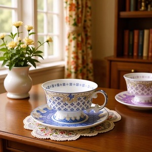 Juego de Taza y Platillo de Porcelana Europea, Taza de Café Decorativa de Cerámica con Platillo para Regalo del Hogar - Product Image 1