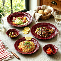 Ensemble d'assiettes en céramique rétro bordeaux, assiettes en porcelaine rouge peintes à la main et petits bols, vaisselle de table