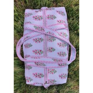 Sac de voyage matelassé en coton fait main, léger, durable, intérieur spacieux avec un magnifique motif imprimé en bloc, parfait pour les voyages - Product Image 2