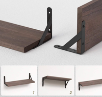 Étagères flottantes vintage en bois rustique avec supports métalliques triangulaires, rangement mural et décoration gain de place pour salle de bain