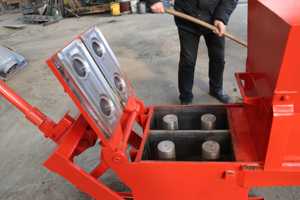 QMR 2-40 Machine de fabrication de briques à emboîtement manuelle en petite argile <span class=keywords><strong>prix</strong></span> bon marché à vendre - Product Image 2
