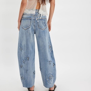 Jeans Baggy de Mezclilla con Diseño Floral y Pierna Ancha Recta, Estilo Urbano de Alta Calidad, Colección 2025 - Product Image 4