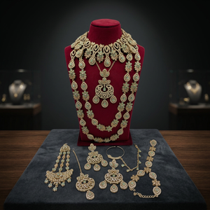 Conjunto de Joyería Nupcial India Real – Gargantilla Chapada en Oro con Circonitas y Colección de Brazaletes Largos - Product Image 3