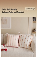 Housse de coussin décorative en peluche courte crème avec insert, pompons et imprimé cerises pour canapé de salon