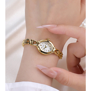 Exquisito reloj de cuarzo impermeable, pequeño y elegante para mujer, un reloj único y distintivo. - Product Image 4