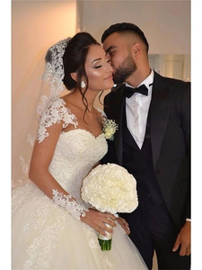 Wholesale Beautiful Bridal <b>Wedding</b> <b>Dress</b> Classic Style <b>Long</b> <b>Sleeve</b> Floor Length Lace Europe America Skin Color Factory Price - Product Image 4