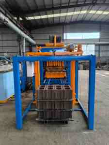 Machine automatique pour la fabrication de briques, blocs de couleurs, béton - Product Image 2